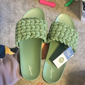 Universal Thread Sandals